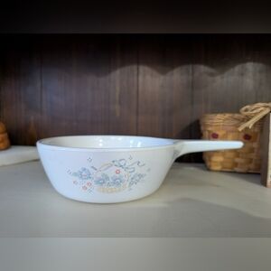 Vintage Corning Ware Country Cornflower 1-Pint S-8-B Saucepan with Handle